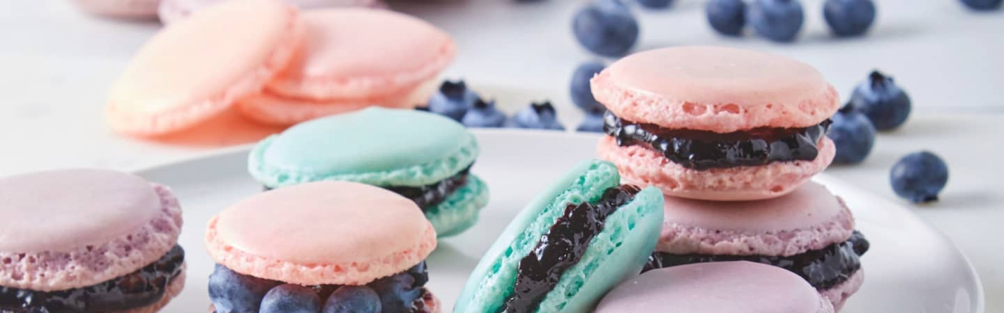 French Macarons With Blueberry Jam Cookidoo Das Offizielle Thermomix Rezept Portal