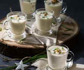 Crema tibia de espárragos con berberechos
