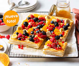 Tarta de hojaldre y frutas frescas