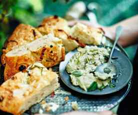 Focaccia au pecorino, au lard et crème d'artichaut