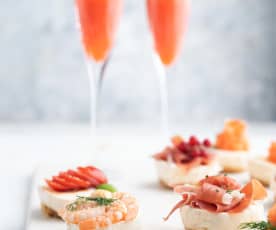 Cocktail Rossini con mini cheesecake salate