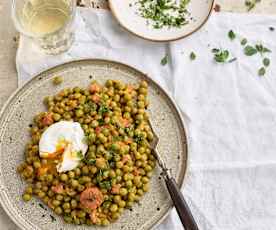 Ervilhas com ovos escalfados