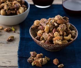 Spiced nut clusters