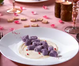 Gnocchi di patate viola con salsa al pepe rosa (per 2 persone)