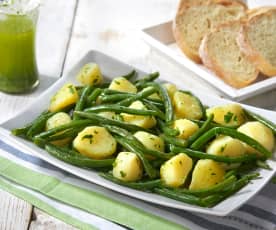 Potatoes and green beans with parsley pesto