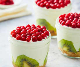 Dessert allo yogurt greco e frutta fresca