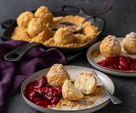 Topfenknödel mit Zwetschkenröster