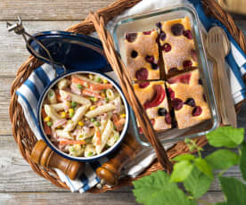 Fürs Picknick: Gemüse-Nudel-Salat und Beeren-Öl-Kuchen