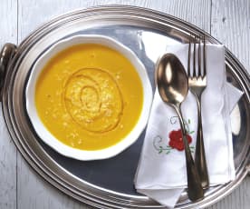 Smooth fennel and carrot soup
