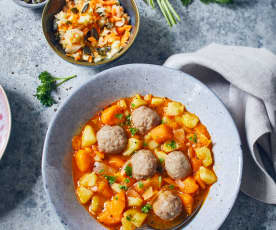 Kartoffel-Möhren-Eintopf mit Bratwurstbällchen und Möhren-Kohlrabi-Salat