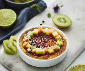 Crème Brûlée con frutta tropicale