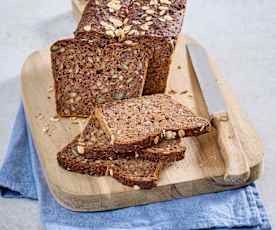 Möhren-Vollkorn-Brot mit Nüssen