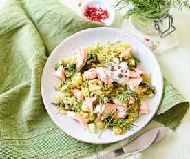 Reissalat mit Lachs und Pak Choi