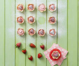 Mini strawberry mousse flower tarts