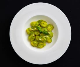 Gnocchi al pesto di broccoli e basilico di Mattia Poggi