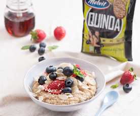 Migdałowa quinoa z owocami