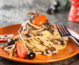 Spaghetti alla chitarra con calamari e salsa di olive (senza glutine)