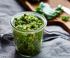 Pesto de chou kale, noix et sésame