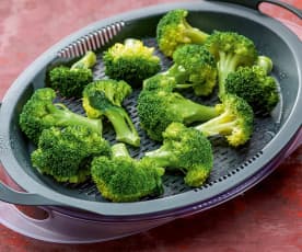 Buharda pişmiş brokoli