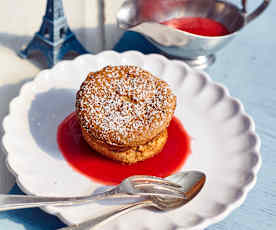 Mandel-Soufflés mit Himbeersauce