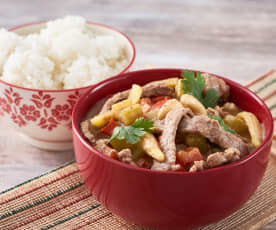 Curry tailandés de ternera con arroz glutinoso 