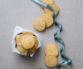 Walnut and blue cheese shortbread