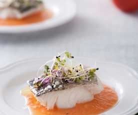 Bacalao con coulis de tomate fresco y albahaca