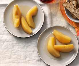 Biscotti z migdałami i gruszki w syropie