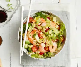 Salade de crevettes au fenouil, chiffonnade de salade et tomates cerise