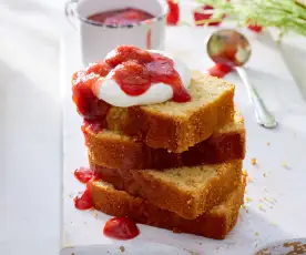 Rahmkuchen mit Erdbeerkompott