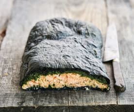 Lombo de salmão em pão preto