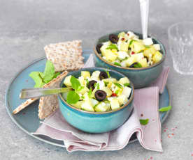Salade de pomme de terre, olives, feta et herbes fraîches