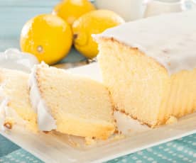 Cake de limón con glaseado blanco