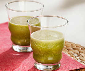 Smoothie de pomelo, apio, aloe y perejil