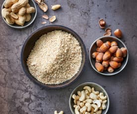 Noisettes, noix de cajou ou cacahuètes finement moulues (100 g)