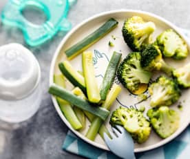 Dampfgegarter Brokkoli und Zucchini