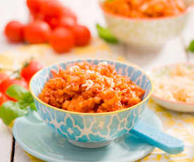 Makaron z sosem pomidorowym