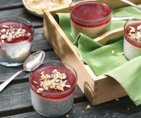 Mandel-Chia-Pudding mit Cranberryspiegel (vegan)