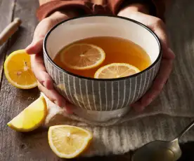 Grog au citron, miel et rhum