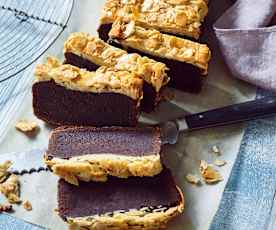 Schokoladenkuchen mit Bienenstichkruste