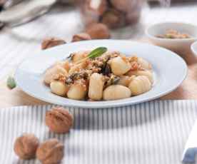 Gnocchi z masłem orzechowo-szałwiowym