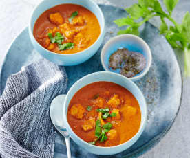 Ajvar-Sellerie-Cremesuppe mit Lachs