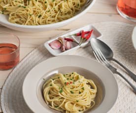 Espaguetis con ajo, aceite y guindilla