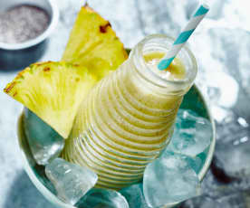 Ananas-Mandel-Smoothie mit Chiasamen
