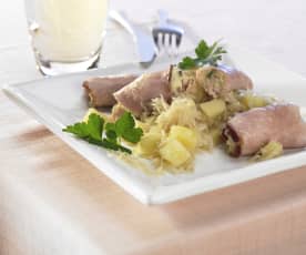 Kasseler-Röllchen auf Sauerkraut-Kartoffel-Beilage