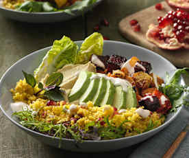 Avocado Hummus Bowl mit Granatapfel-Couscous