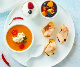 Menù: Zuppa fredda di melone; Crostini con pesce spada; Macedonia con mousse allo yogurt (Bimby Friend)