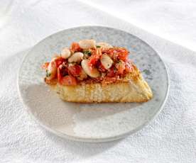 Bruschette mit Tomaten und Bohnen