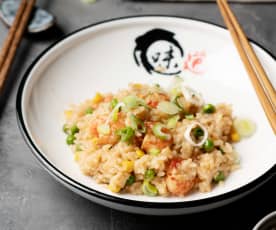 Kantonese gebakken rijst met garnalen