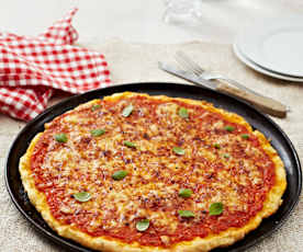 Pizza mit Kartoffelteig